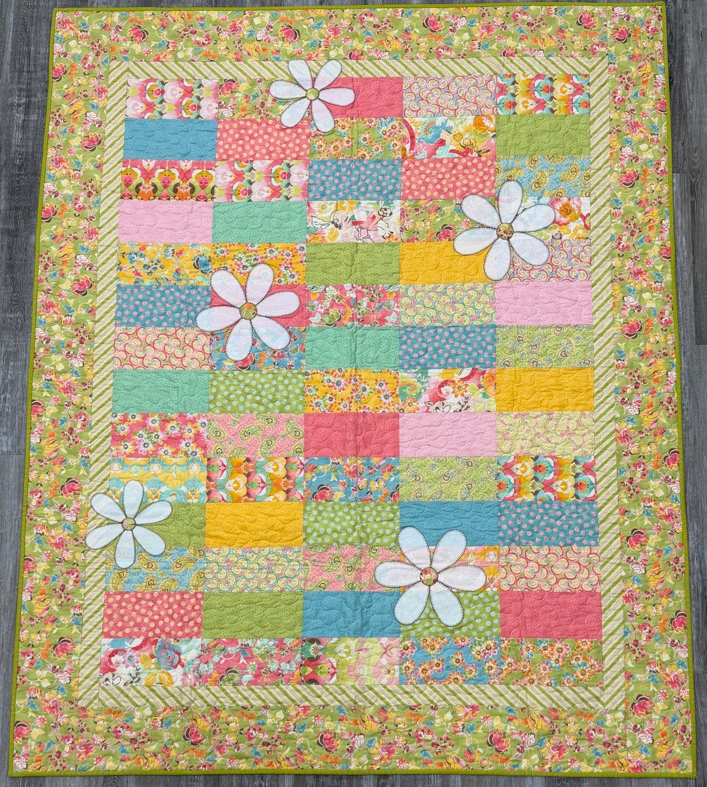 Floral Daisy Patchwork Quilt by Sew Sassy 75" X 62"