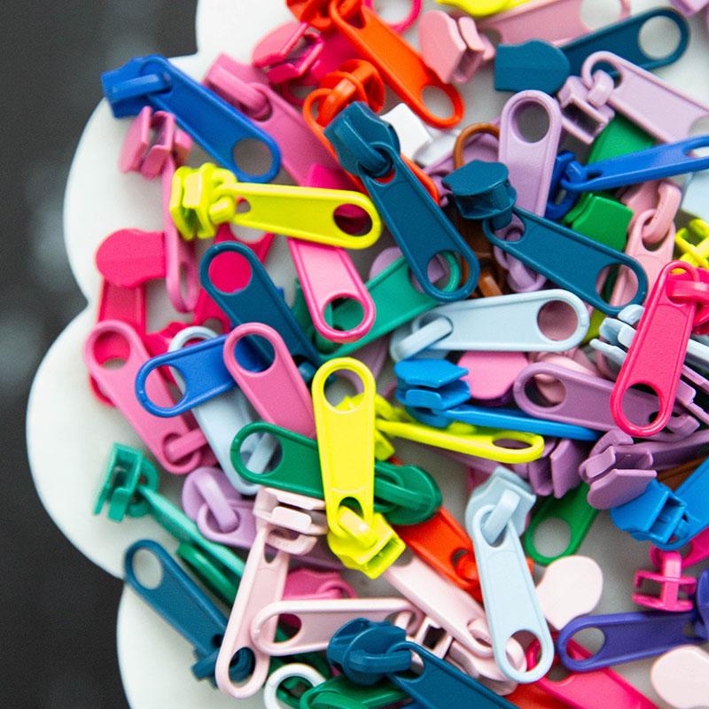 Stitch Supply Co. Size 5 Assorted Zipper Pulls - 12 Count - SSCP24